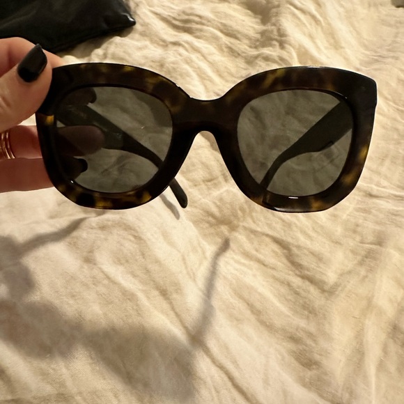 Celine BUTTERFLY S005 SUNGLASSES IN ACETATE
CLASSIC DARK HAVANA - Picture 6 of 9